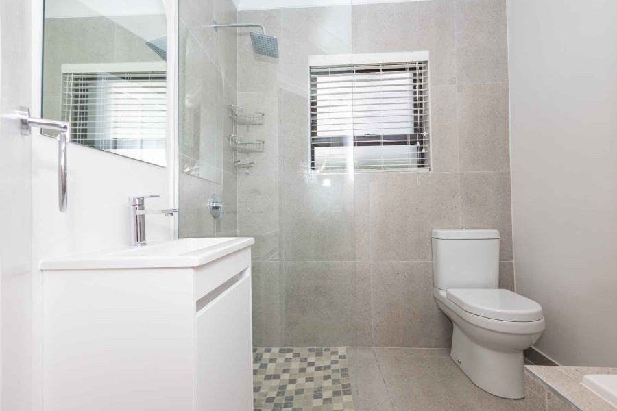 To Let 2 Bedroom Property for Rent in Loevenstein Western Cape